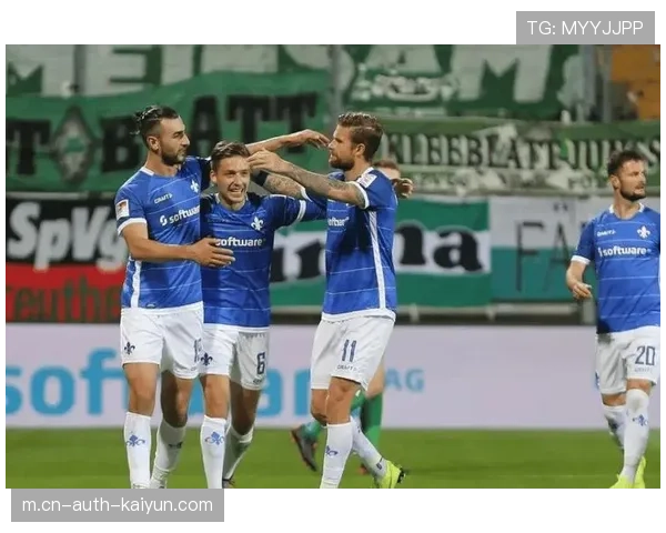 菲尔特防线问题频现球队急需调整战术强化后场防守 菲尔特防线问题频现球队急需调整战术强化后场防守